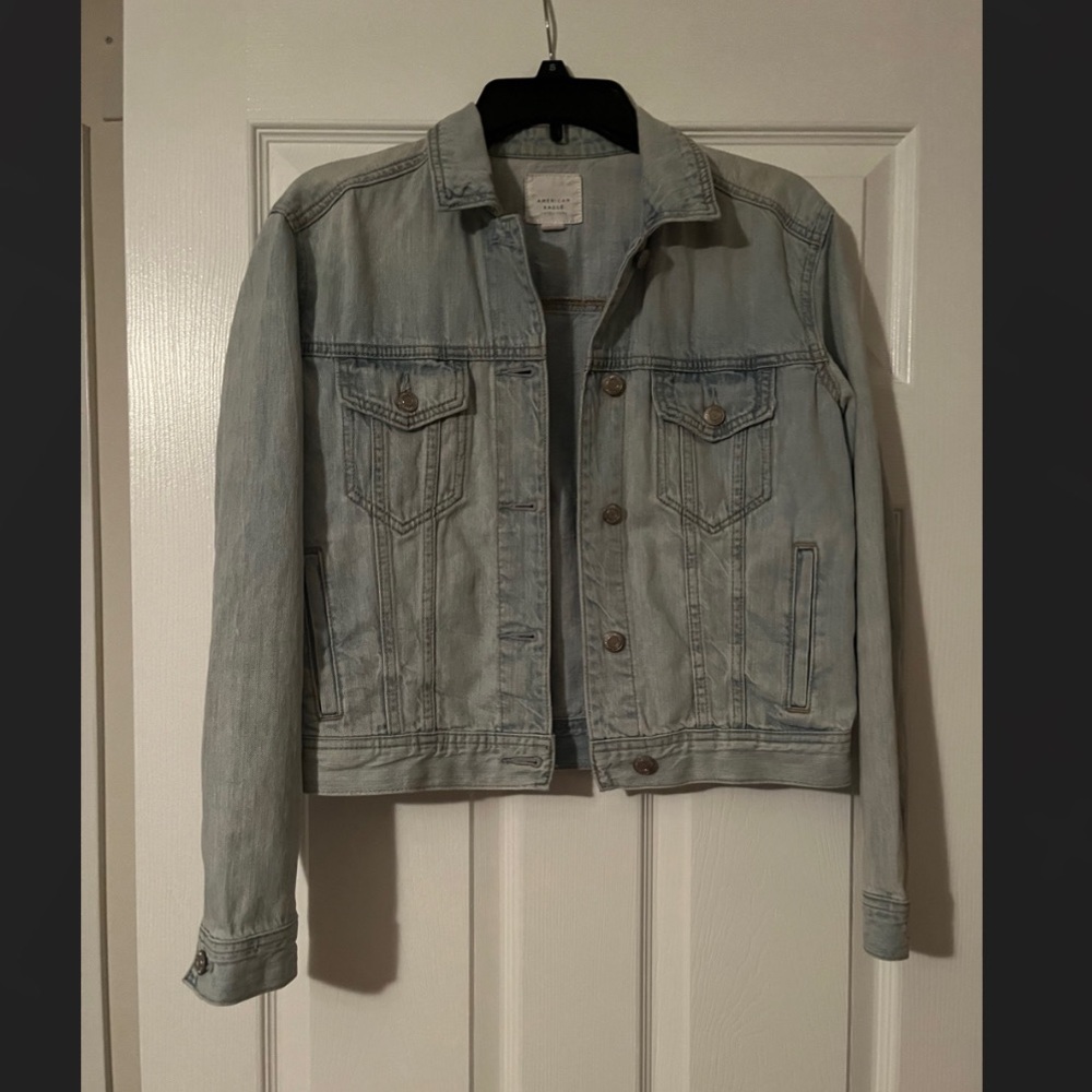 American Eagle Light Wash Denim Jean Jacket